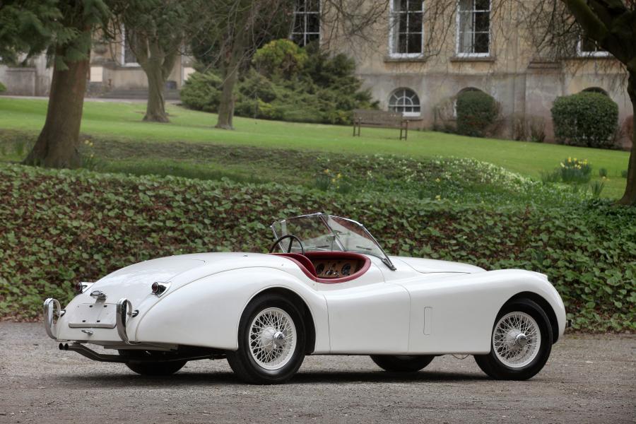  Jaguar XK120 Roadster White 1953 года  (фото 23 из 39)